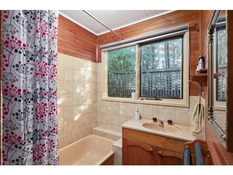 9 Robert Drive, Cowes VIC 3922