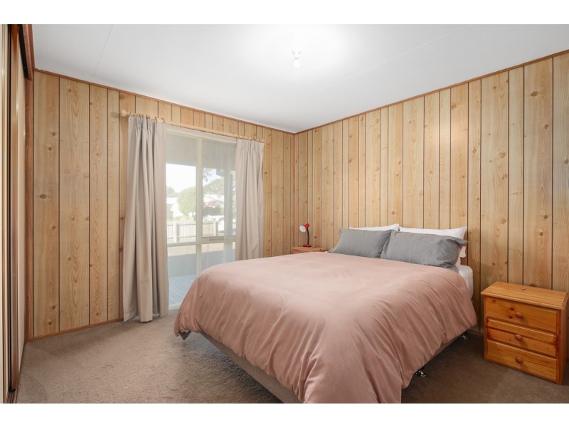 9 Robert Drive, Cowes VIC 3922