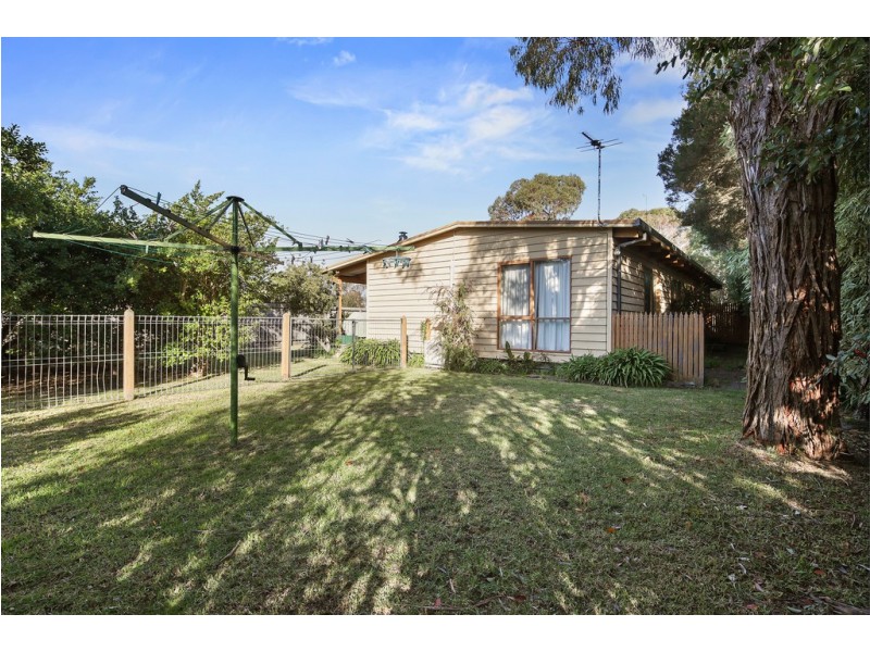 9 Robert Drive, Cowes VIC 3922