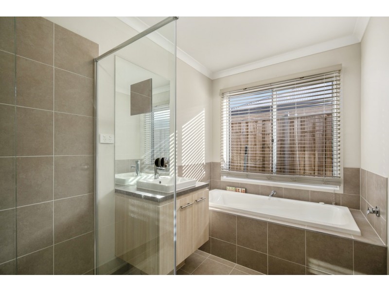 63 Grampian Boulevard, Cowes VIC 3922