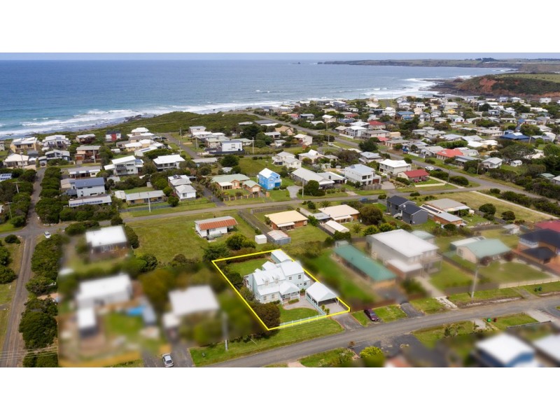 11 Malcalm Avenue, Surf Beach VIC 3922