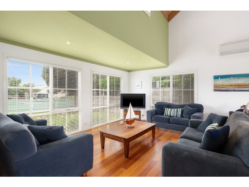 11 Malcalm Avenue, Surf Beach VIC 3922