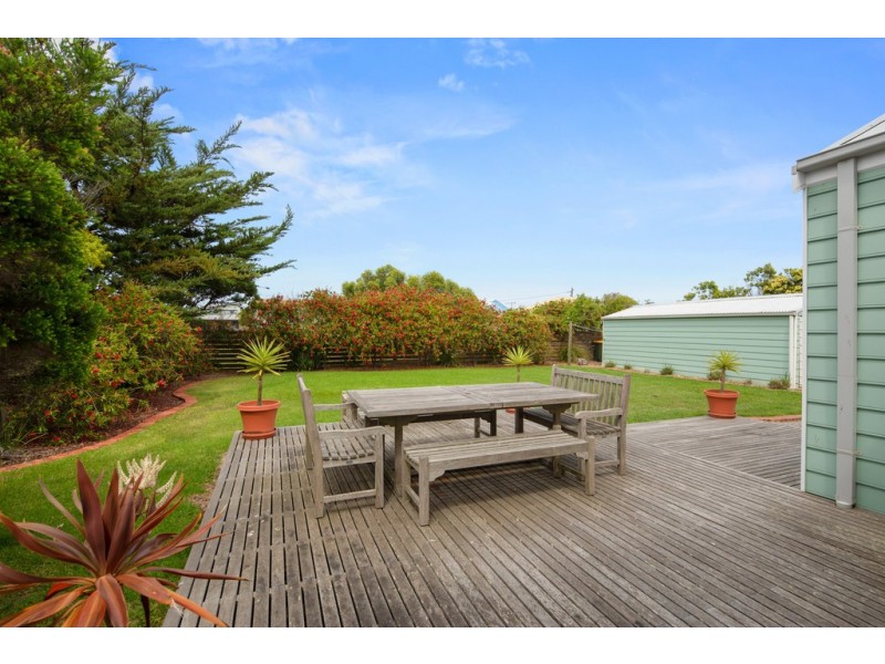 11 Malcalm Avenue, Surf Beach VIC 3922