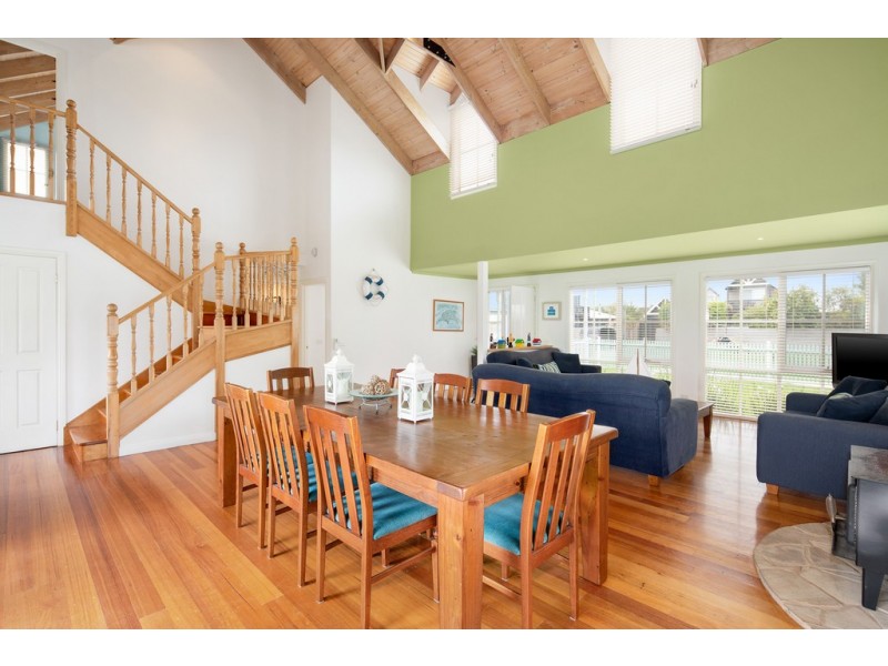 11 Malcalm Avenue, Surf Beach VIC 3922