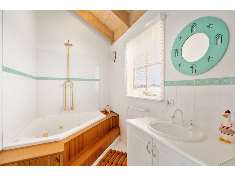 11 Malcalm Avenue, Surf Beach VIC 3922