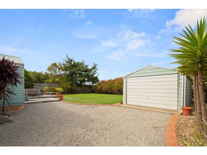 11 Malcalm Avenue, Surf Beach VIC 3922