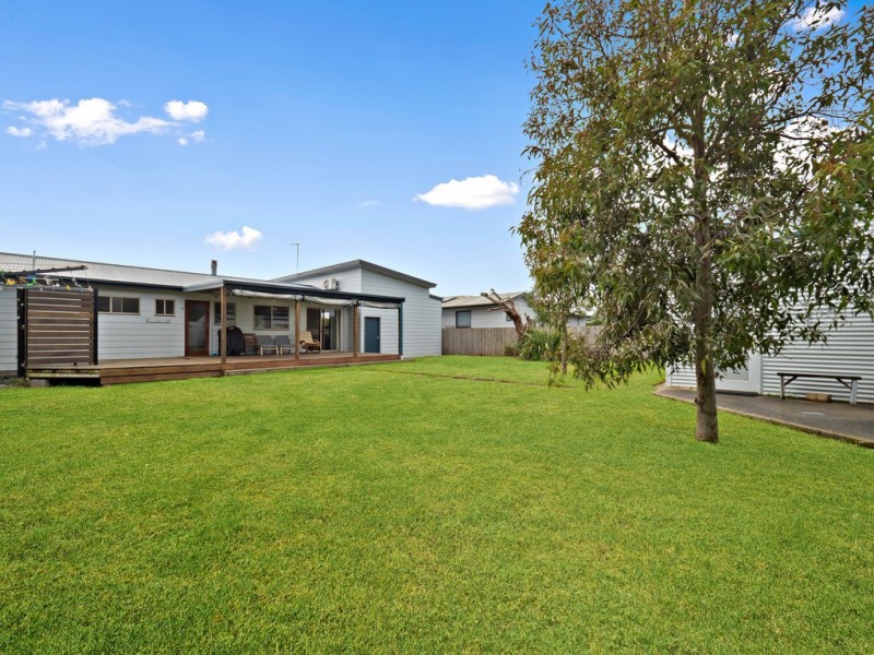 19 Sinclair Avenue, Surf Beach VIC 3922