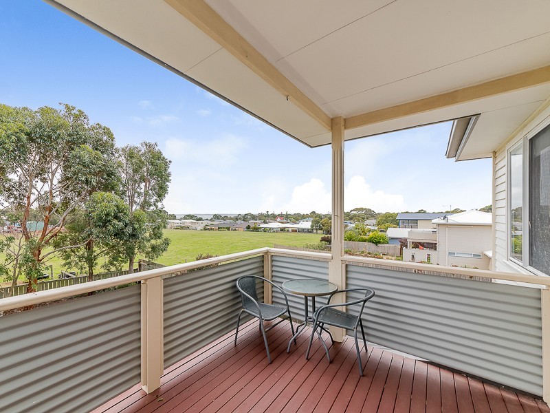 16 Anthony Court, Cowes VIC 3922