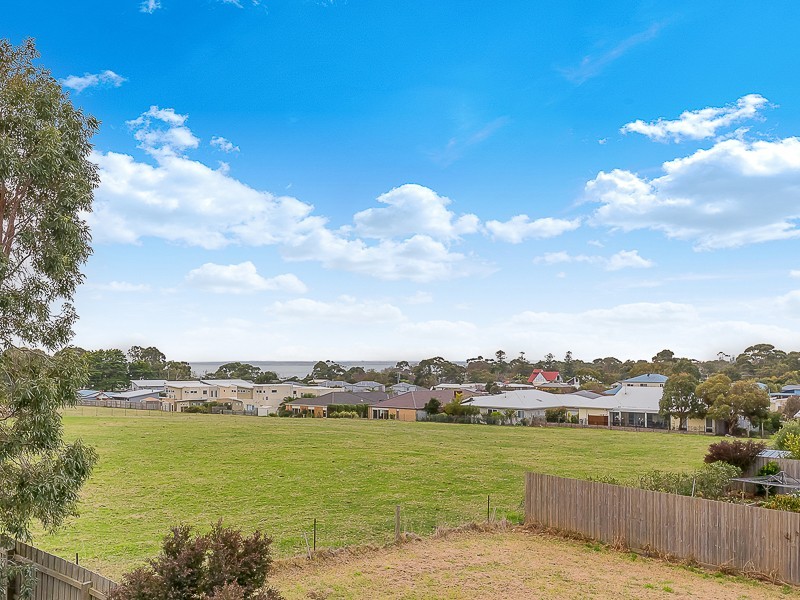 16 Anthony Court, Cowes VIC 3922