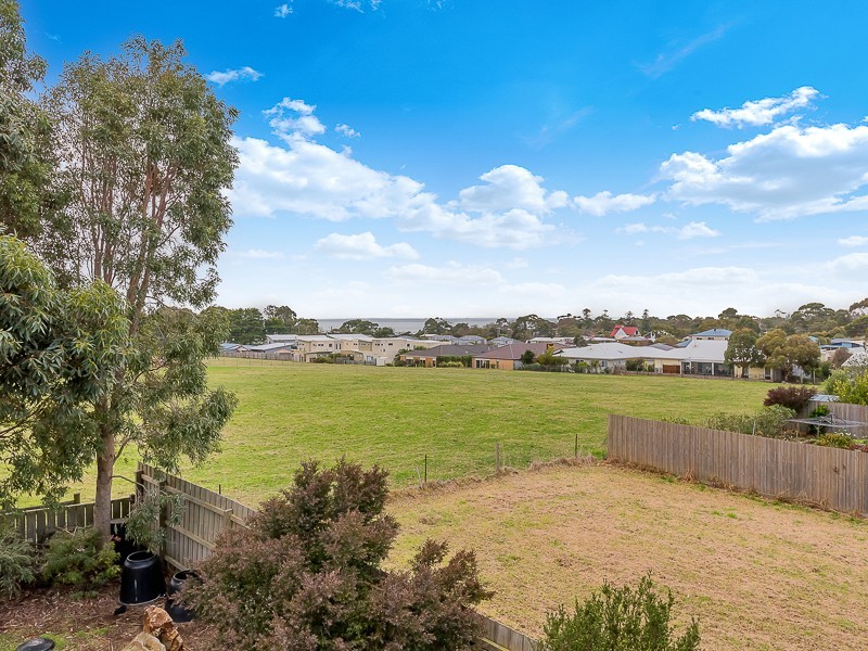 16 Anthony Court, Cowes VIC 3922