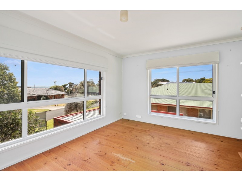 3 McRae Avenue, Cowes VIC 3922