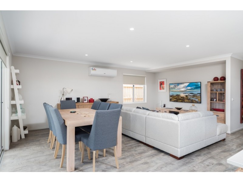 14 Kembla Road, Cowes VIC 3922