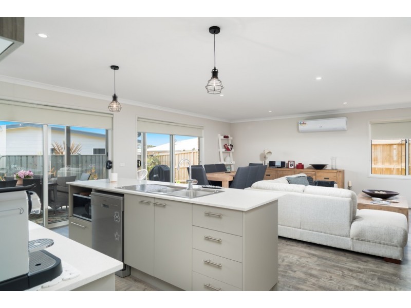 14 Kembla Road, Cowes VIC 3922