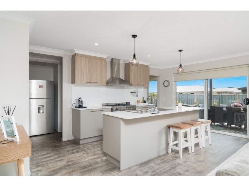 14 Kembla Road, Cowes VIC 3922