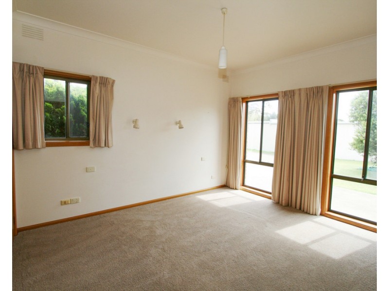 8 Gordon Street, Cowes VIC 3922