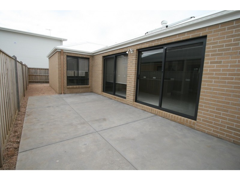 19 Curlew Way, Cowes VIC 3922