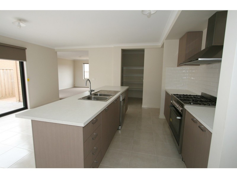 19 Curlew Way, Cowes VIC 3922