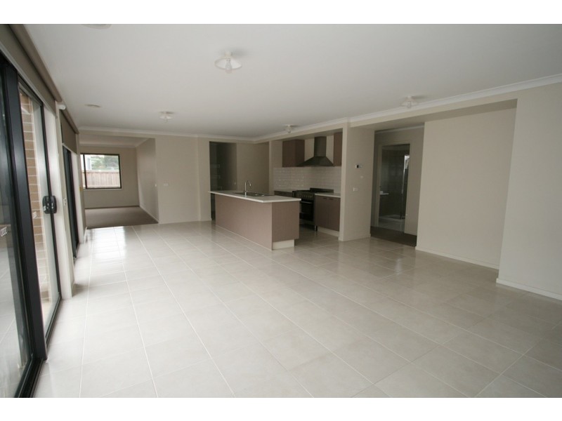 19 Curlew Way, Cowes VIC 3922