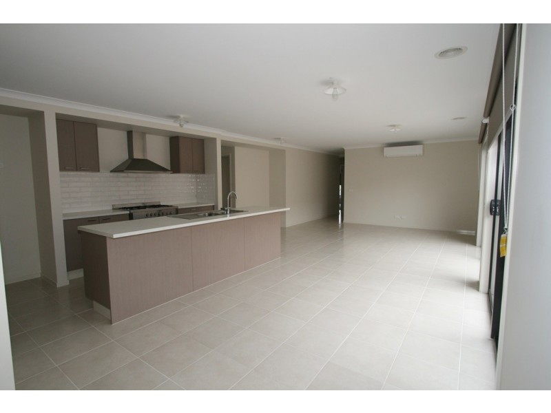 19 Curlew Way, Cowes VIC 3922