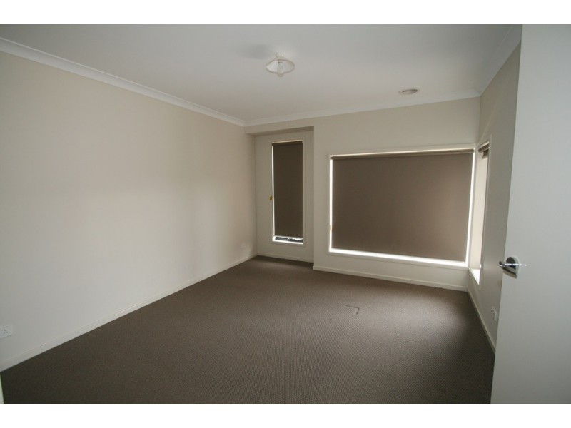 19 Curlew Way, Cowes VIC 3922