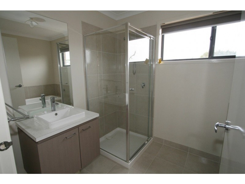 19 Curlew Way, Cowes VIC 3922