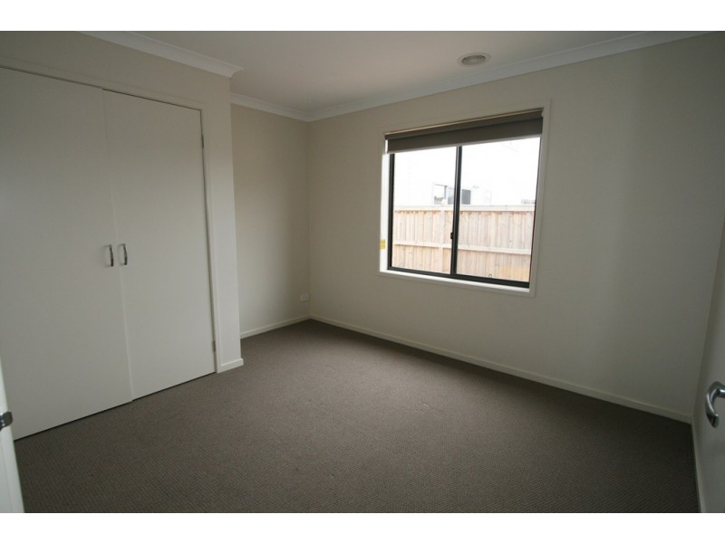 19 Curlew Way, Cowes VIC 3922