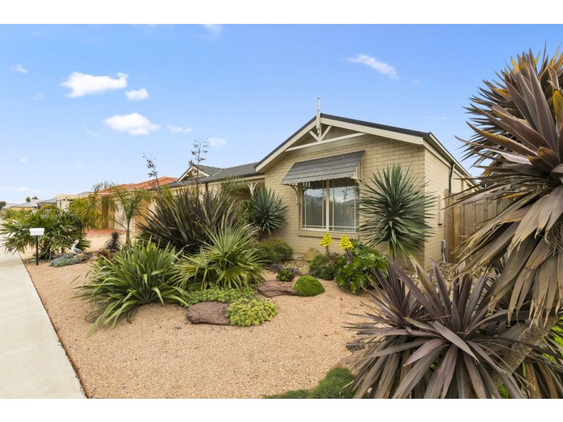 4 Waldorf Road, Cowes VIC 3922