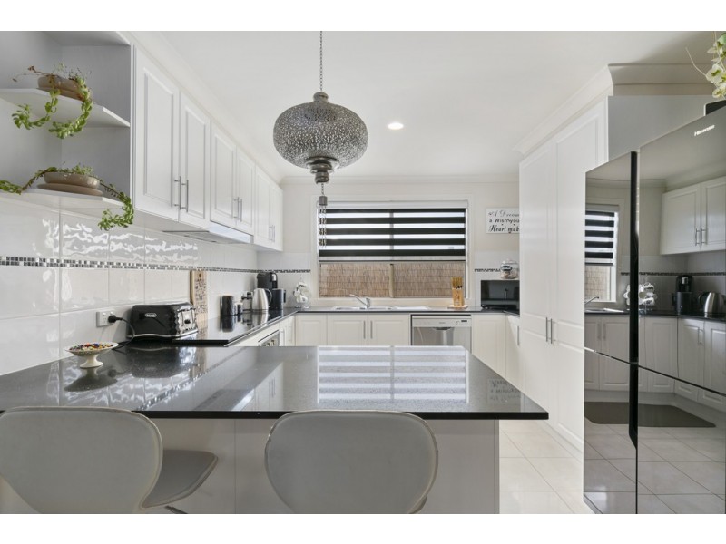 4 Waldorf Road, Cowes VIC 3922