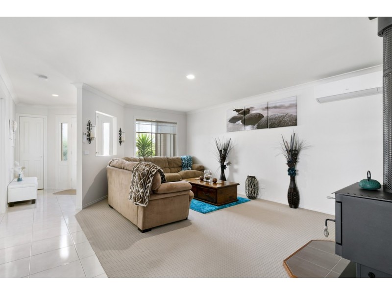 4 Waldorf Road, Cowes VIC 3922