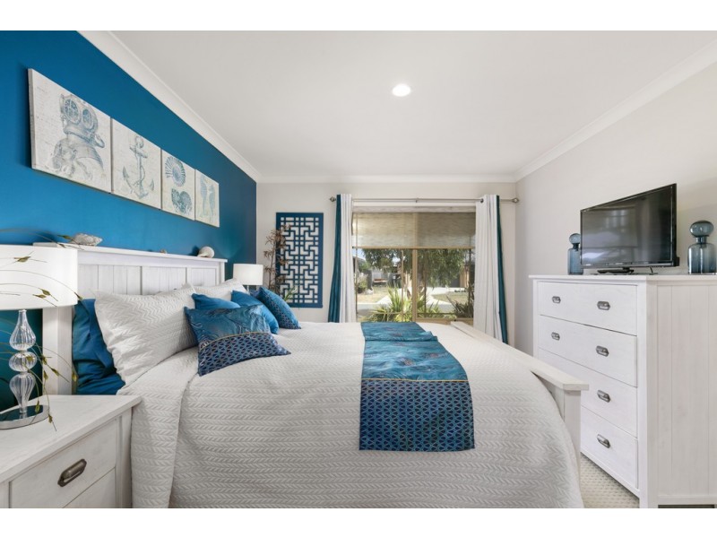 4 Waldorf Road, Cowes VIC 3922