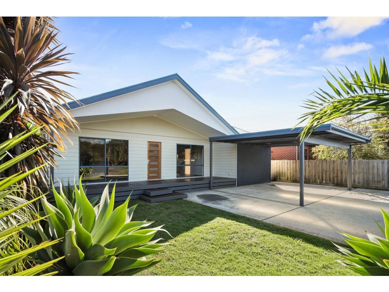 8 Sunderland Bay Road, Sunderland Bay VIC 3922