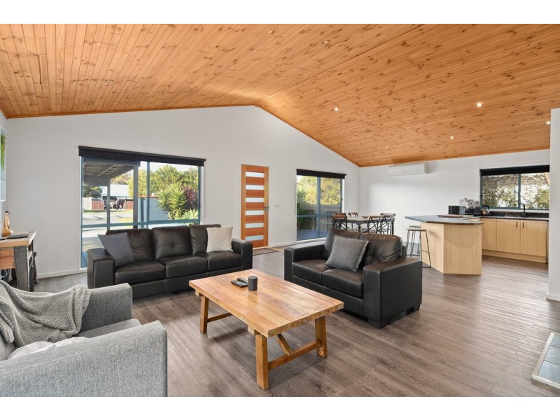 8 Sunderland Bay Road, Sunderland Bay VIC 3922