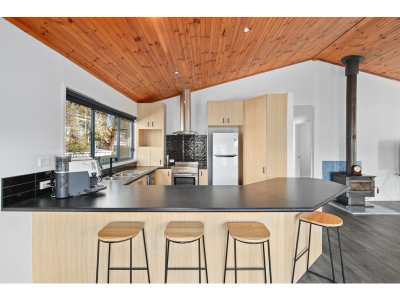 8 Sunderland Bay Road, Sunderland Bay VIC 3922