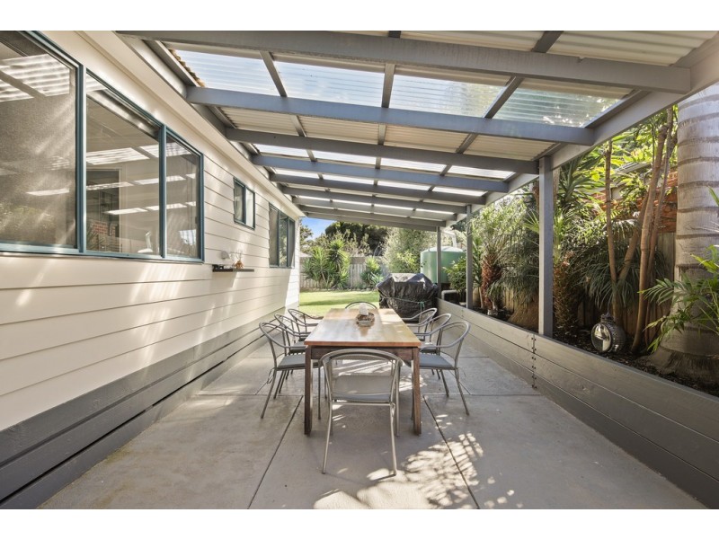 8 Sunderland Bay Road, Sunderland Bay VIC 3922