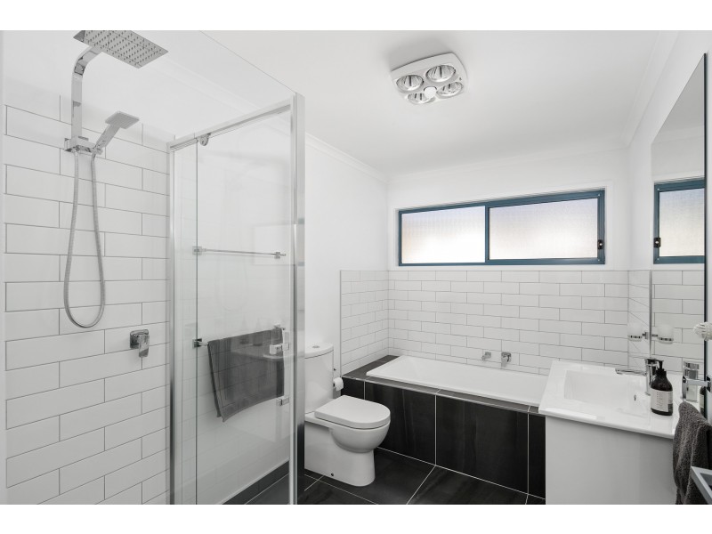 8 Sunderland Bay Road, Sunderland Bay VIC 3922