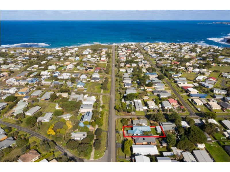8 Sunderland Bay Road, Sunderland Bay VIC 3922