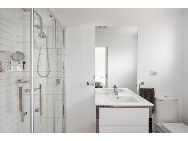 8 Sunderland Bay Road, Sunderland Bay VIC 3922