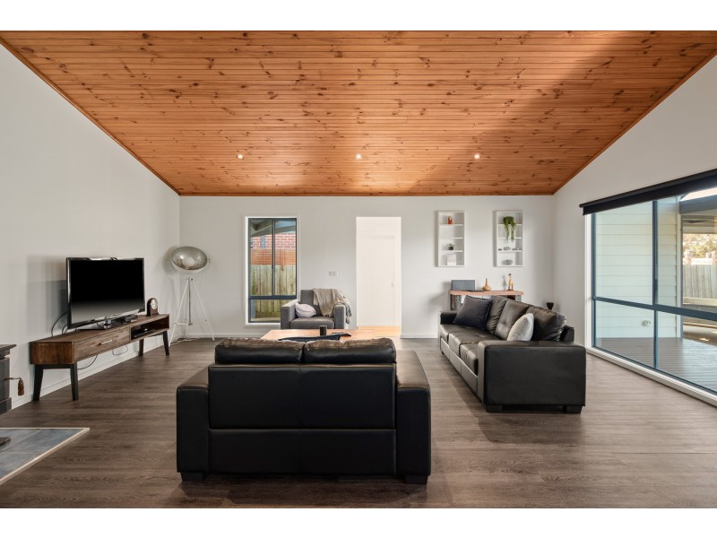 8 Sunderland Bay Road, Sunderland Bay VIC 3922