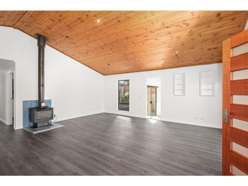 8 Sunderland Bay Road, Sunderland Bay VIC 3922