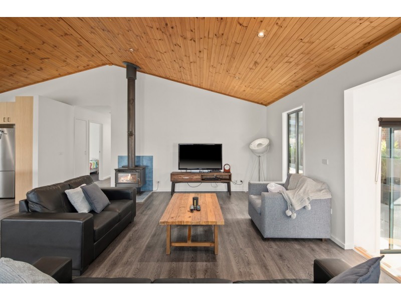 8 Sunderland Bay Road, Sunderland Bay VIC 3922