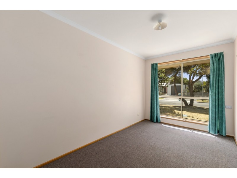 18 Robert Drive, Cowes VIC 3922
