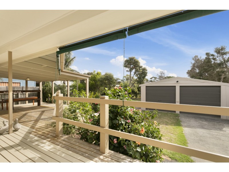 20 Pine Avenue, Cowes VIC 3922