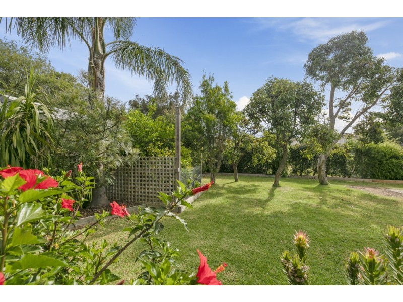 20 Pine Avenue, Cowes VIC 3922