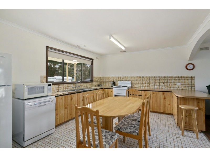 20 Pine Avenue, Cowes VIC 3922