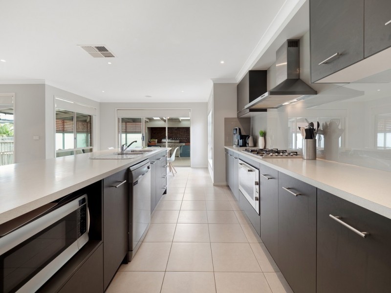 11 Dianella Way, Cowes VIC 3922