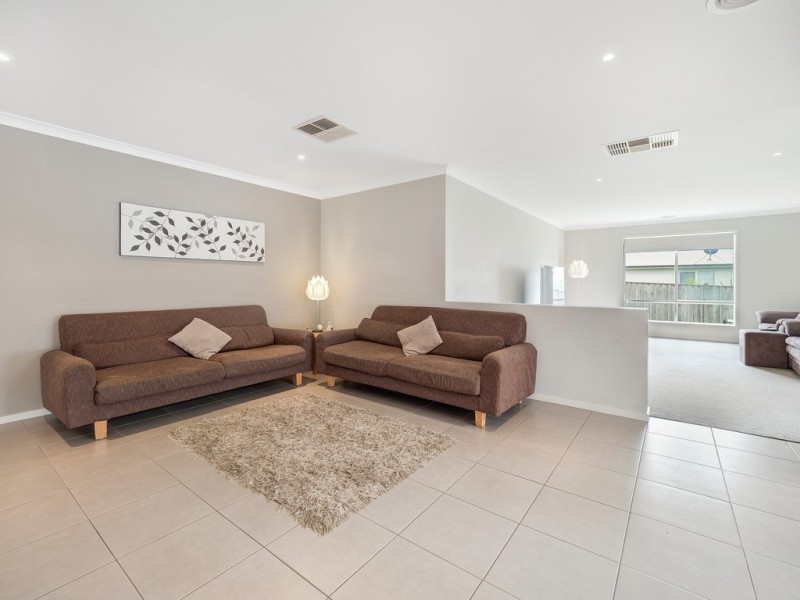 11 Dianella Way, Cowes VIC 3922