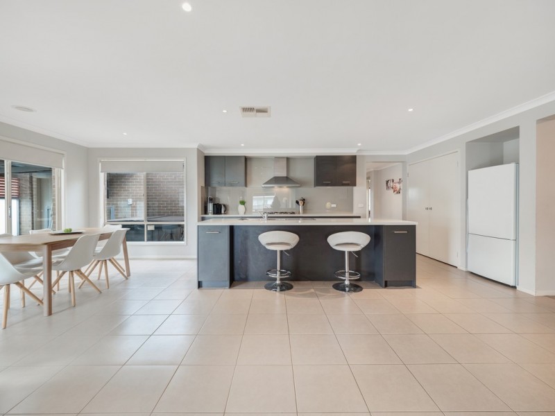 11 Dianella Way, Cowes VIC 3922