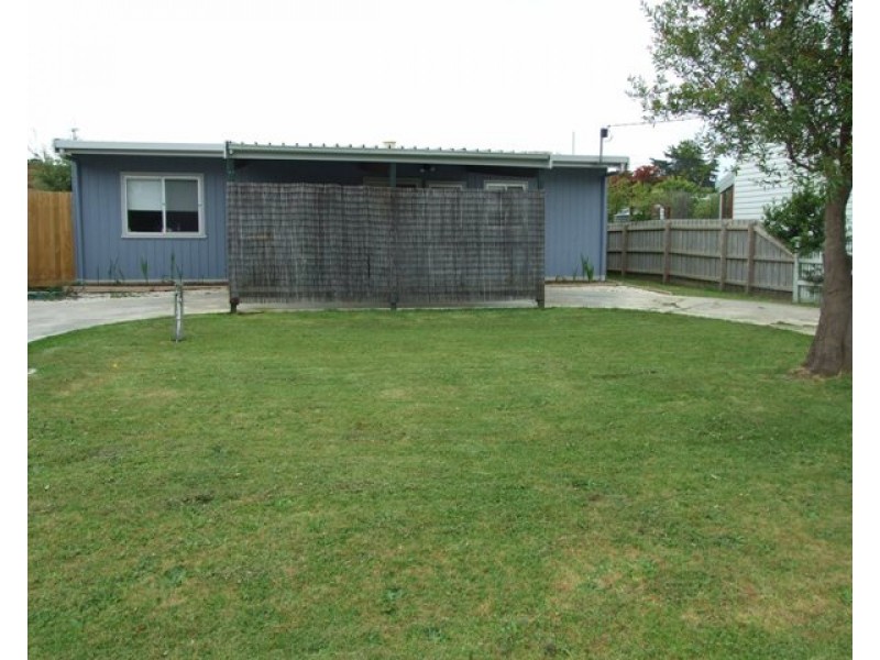 2 Albany Road, Cowes VIC 3922
