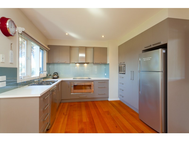 2 Barry Street, Sunderland Bay VIC 3922