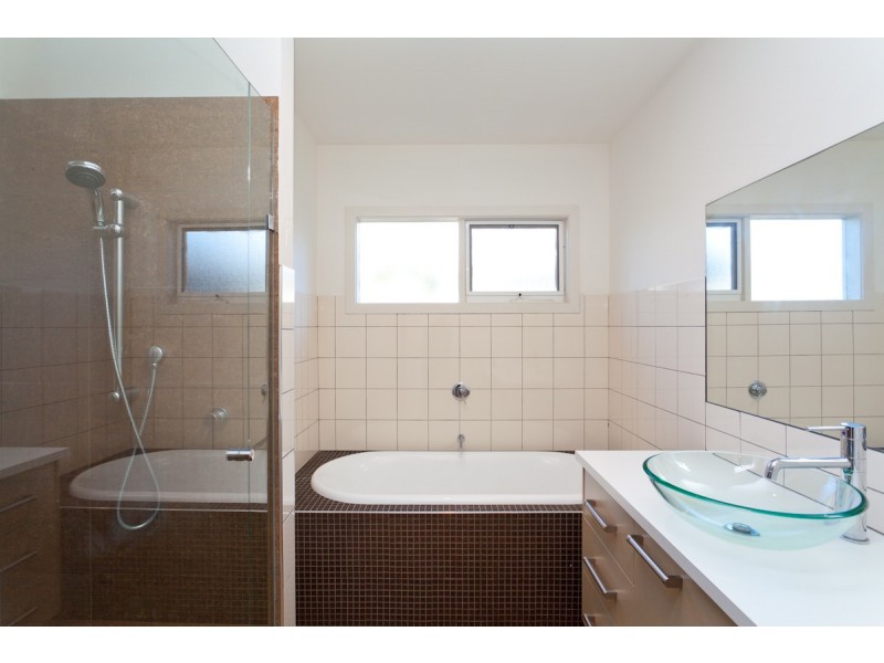 2 Barry Street, Sunderland Bay VIC 3922